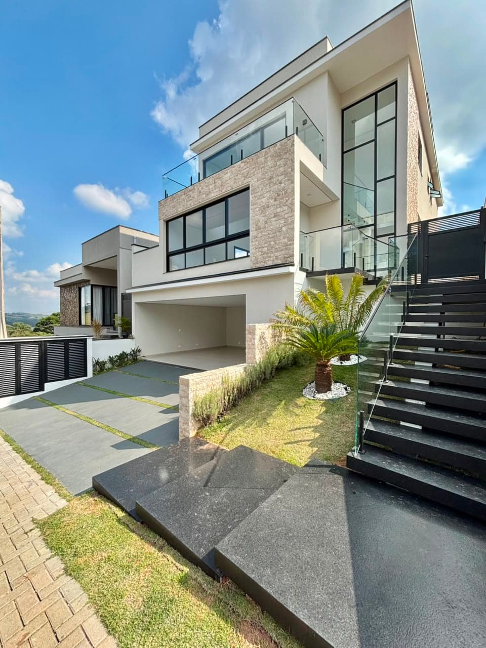 Casa de 324m² com três suítes disponível para venda por R$2.300.000 - Mosaico Essence